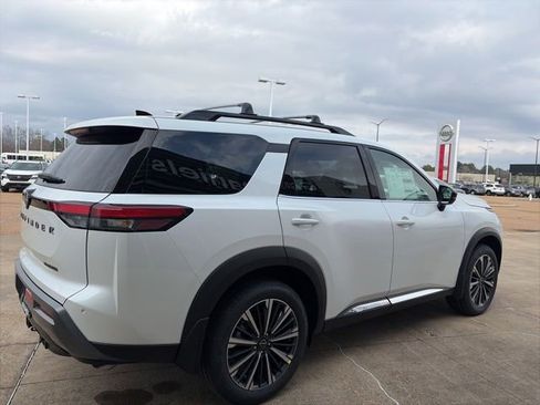 New 2026 Nissan Pathfinder Platinum image 4