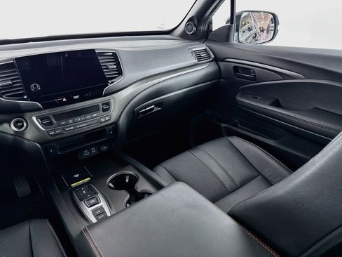 Certified 2024 Honda Passport TrailSport image 24