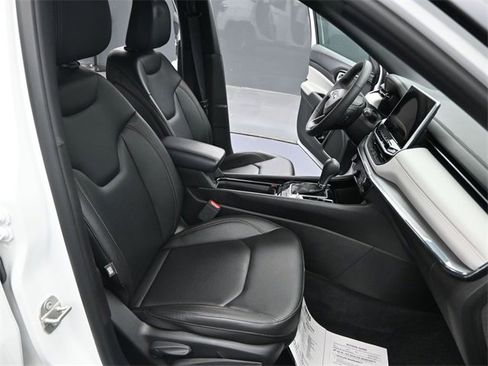 Used 2024 Jeep Compass Limited image 28