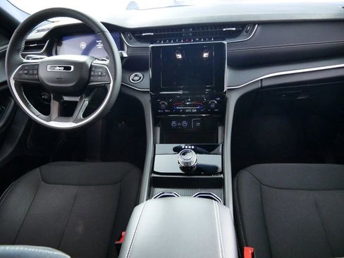 Used 2024 Jeep Grand Cherokee Laredo w/ Luxury Tech Group I image 8