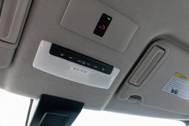 Certified 2023 Nissan Kicks SR w/ SR Premium Package FWD image 33