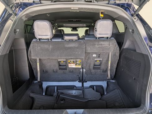 Used 2022 Toyota Sienna XSE AWD/4WD image 23