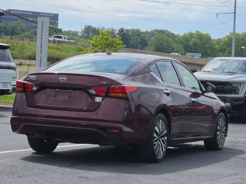 Used 2024 Nissan Altima 2.5 SV FWD image 3