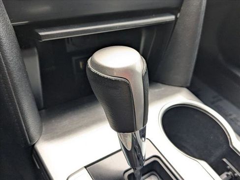 Used 2013 Toyota Camry SE image 12