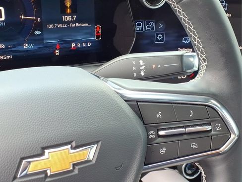 Used 2026 Chevrolet Equinox EV LT FWD image 8