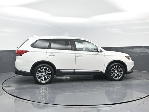 Used 2018 Mitsubishi Outlander SE AWD/4WD image 3