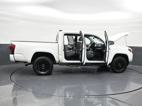 Used 2022 Toyota Tacoma SR5 RWD image 32