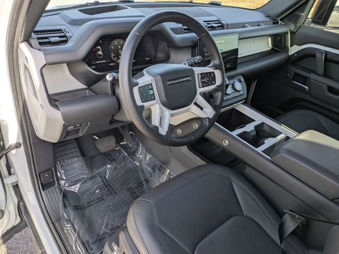 Certified 2025 Land Rover Defender 110 X-Dynamic SE image 9