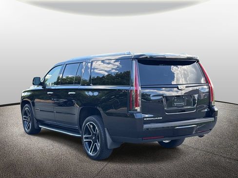 Used 2019 Cadillac Escalade ESV Luxury w/ Escalade Sport Edition AWD/4WD image 4
