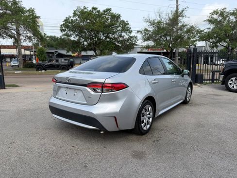 Used 2021 Toyota Corolla LE FWD image 4