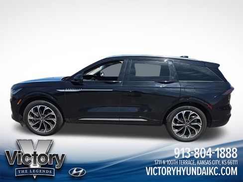 Used 2024 Lincoln Nautilus Reserve AWD/4WD image 2