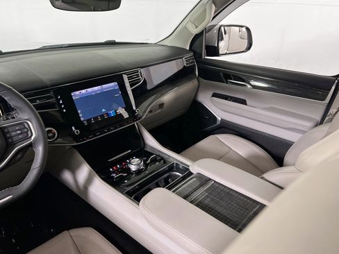 Used 2022 Jeep Wagoneer Series III w/ Flexible Seating Group image 23