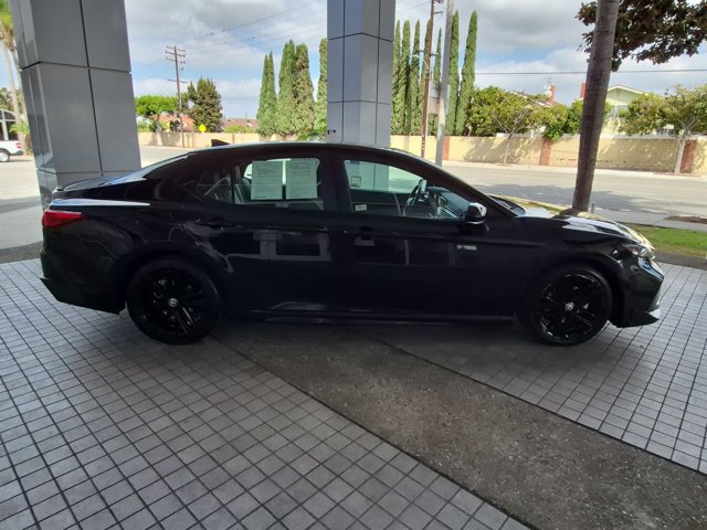 Used 2025 Toyota Camry SE FWD image 4