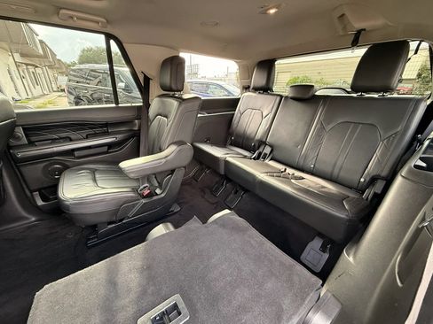 Used 2018 Ford Expedition Platinum RWD image 11
