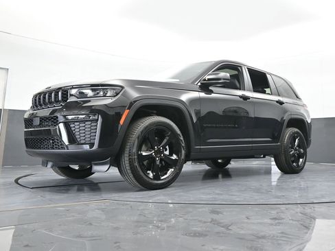 New 2026 Jeep Grand Cherokee Limited w/ Limited Altitude Package RWD image 51