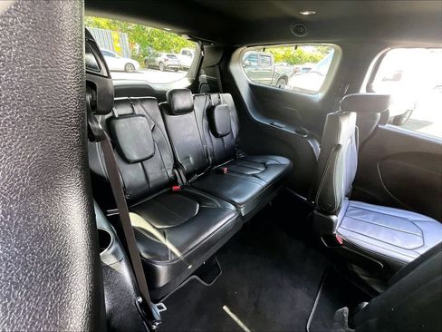Used 2021 Chrysler Pacifica Touring-L w/ S Appearance Package FWD image 16