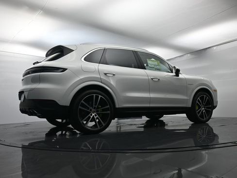 Certified 2026 Porsche Cayenne E-Hybrid image 56