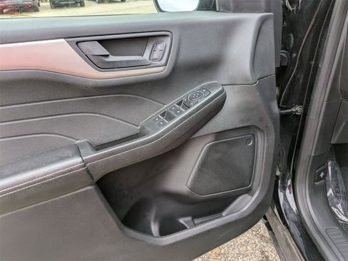 Used 2022 Ford Escape SE image 14