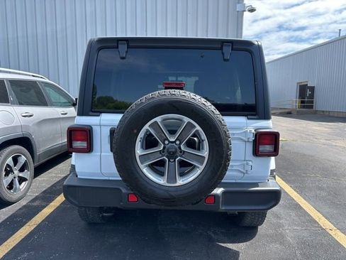Used 2023 Jeep Wrangler Unlimited Sahara w/ Cold Weather Group AWD/4WD image 11