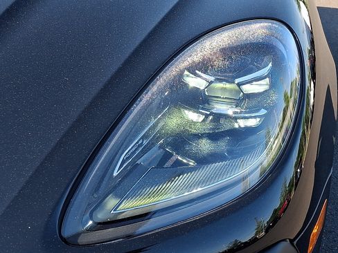 Used 2024 Porsche Macan AWD/4WD image 9