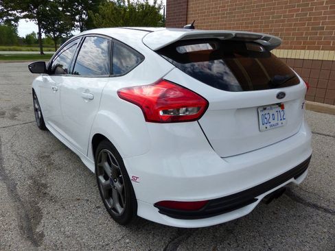 Used 2017 Ford Focus ST FWD image 5