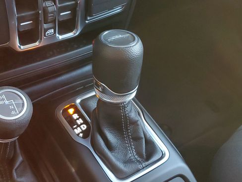 New 2025 Jeep Gladiator Sport image 30