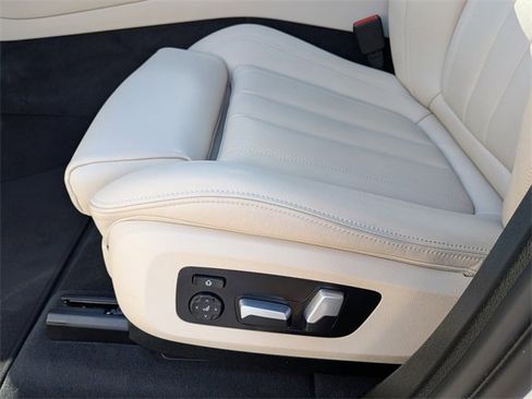 Used 2022 BMW X5 sDrive40i w/ Premium Package image 22