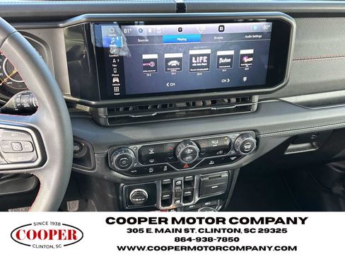 Used 2024 Jeep Wrangler Unlimited Rubicon w/ Technology Group image 23