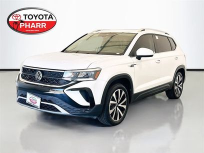 Used 2023 Volkswagen Taos SE w/ Panoramic Sunroof Package