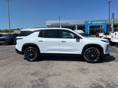 New 2026 Chevrolet Traverse LT w/ Sun and Wheel Package FWD image 2