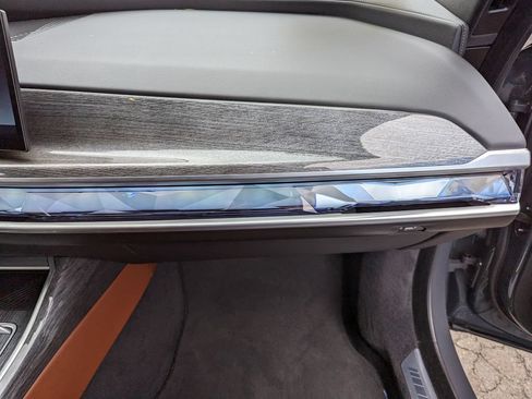 Used 2023 BMW 760i xDrive AWD/4WD image 33