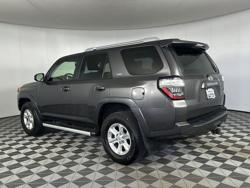 Used 2018 Toyota 4Runner SR5 AWD/4WD image 19