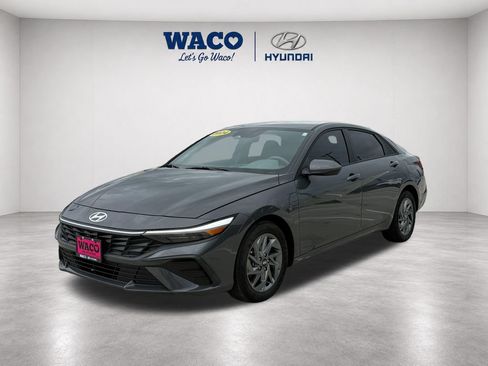 Used 2024 Hyundai Elantra SEL FWD image 3