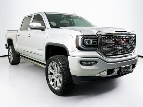 Used 2018 GMC Sierra 1500 Denali w/ Denali Ultimate Package AWD/4WD image 2