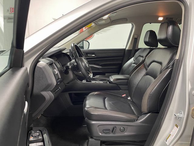 Used 2024 Nissan Pathfinder SL w/ Black Appearance Package AWD/4WD image 11