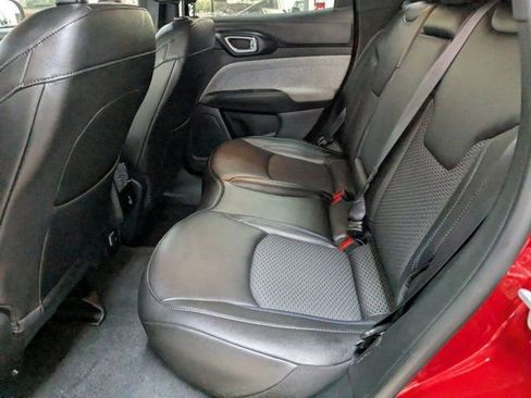 Used 2025 Jeep Compass Latitude w/ Sun & Sound Group AWD/4WD image 24