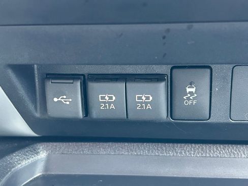 Used 2021 Toyota Tundra SR5 w/ SR5 Upgrade Package AWD/4WD image 32