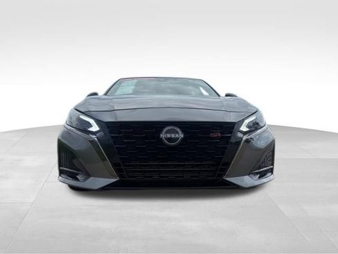 Used 2023 Nissan Altima 2.0 SR FWD image 3