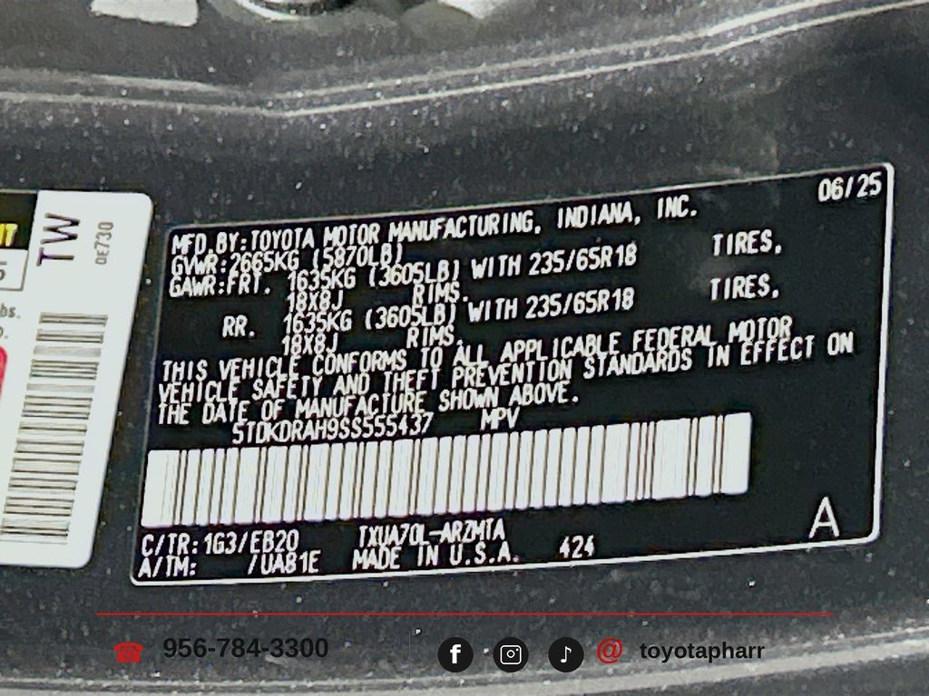 Used 2025 Toyota Highlander XLE FWD image 32