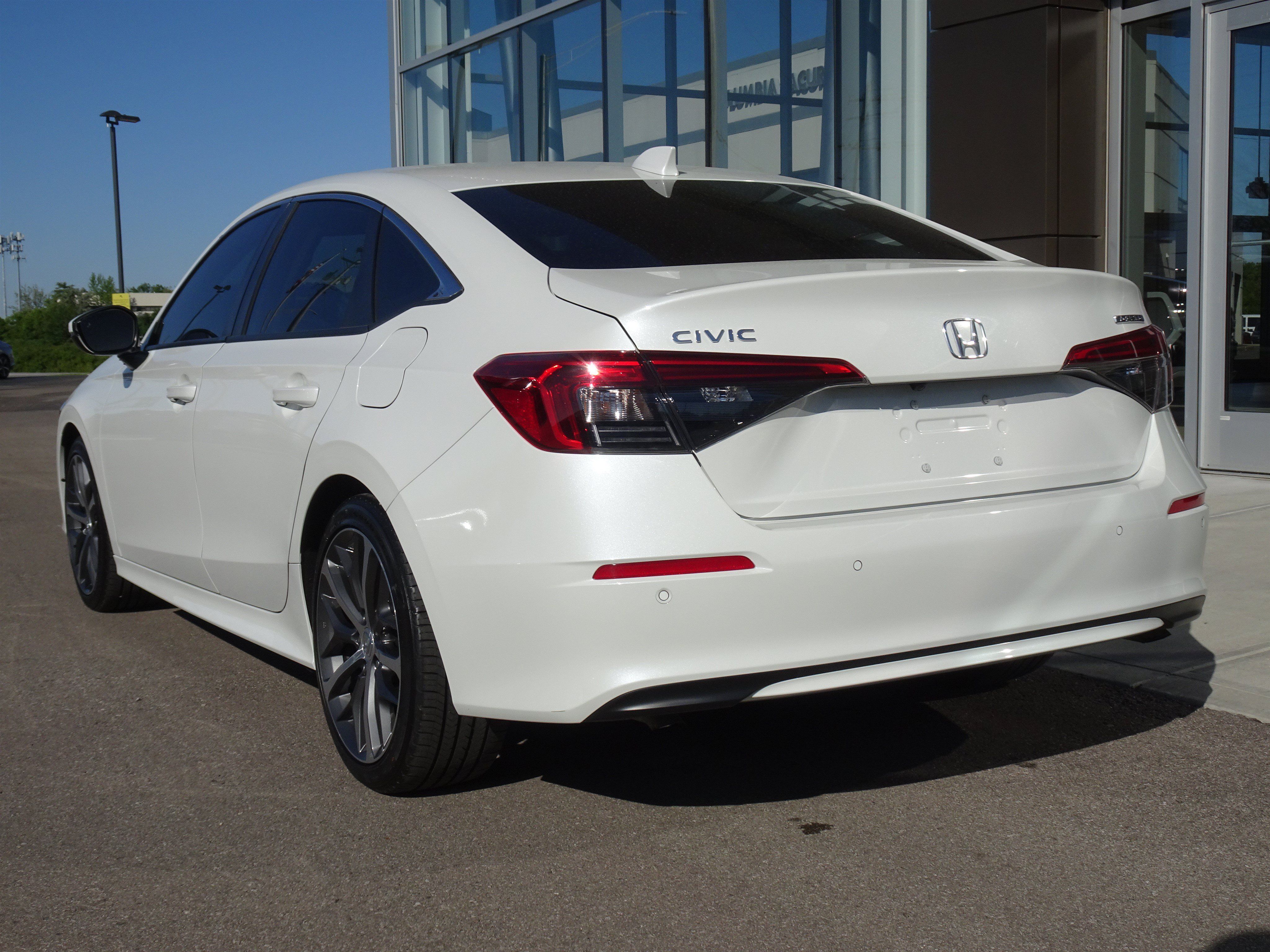 Used 2023 Honda Civic Touring image 3