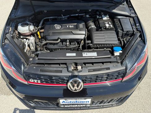 Used 2018 Volkswagen GTI SE FWD image 31