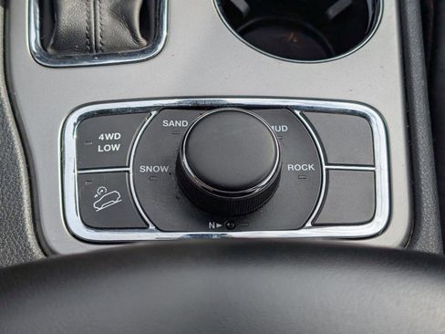 Used 2018 Jeep Grand Cherokee Limited image 25