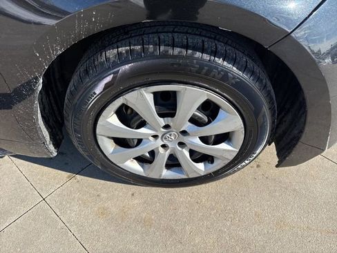 Used 2021 Toyota Corolla LE image 10