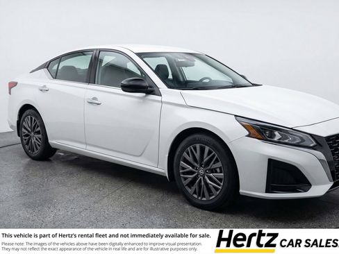 Used 2025 Nissan Altima 2.5 SV image 1