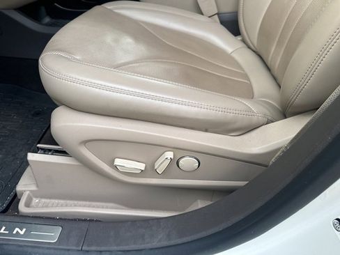 Used 2022 Lincoln Nautilus Reserve w/ Equipment Group 201A image 11