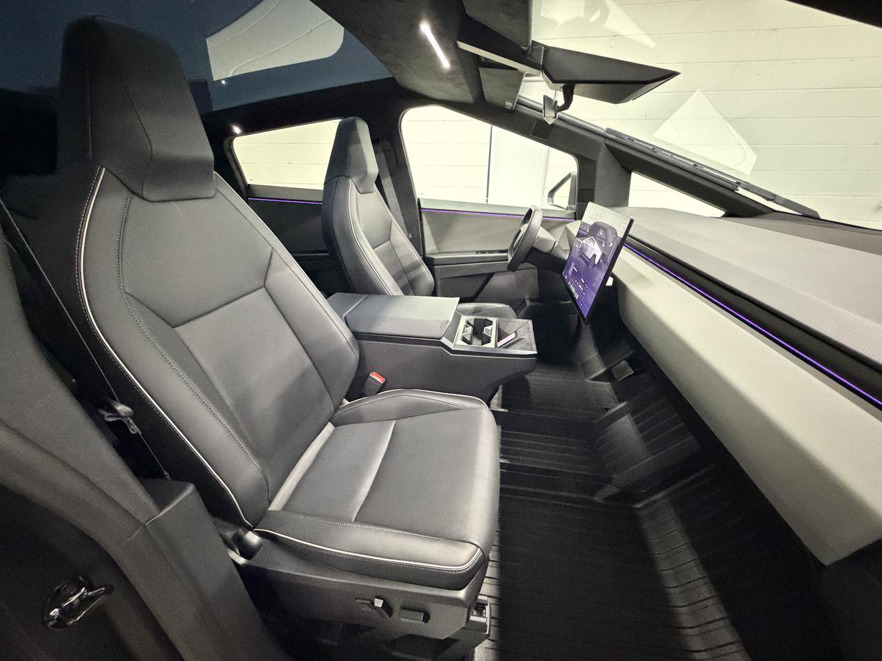Used 2024 Tesla Cybertruck AWD Crew Cab image 20