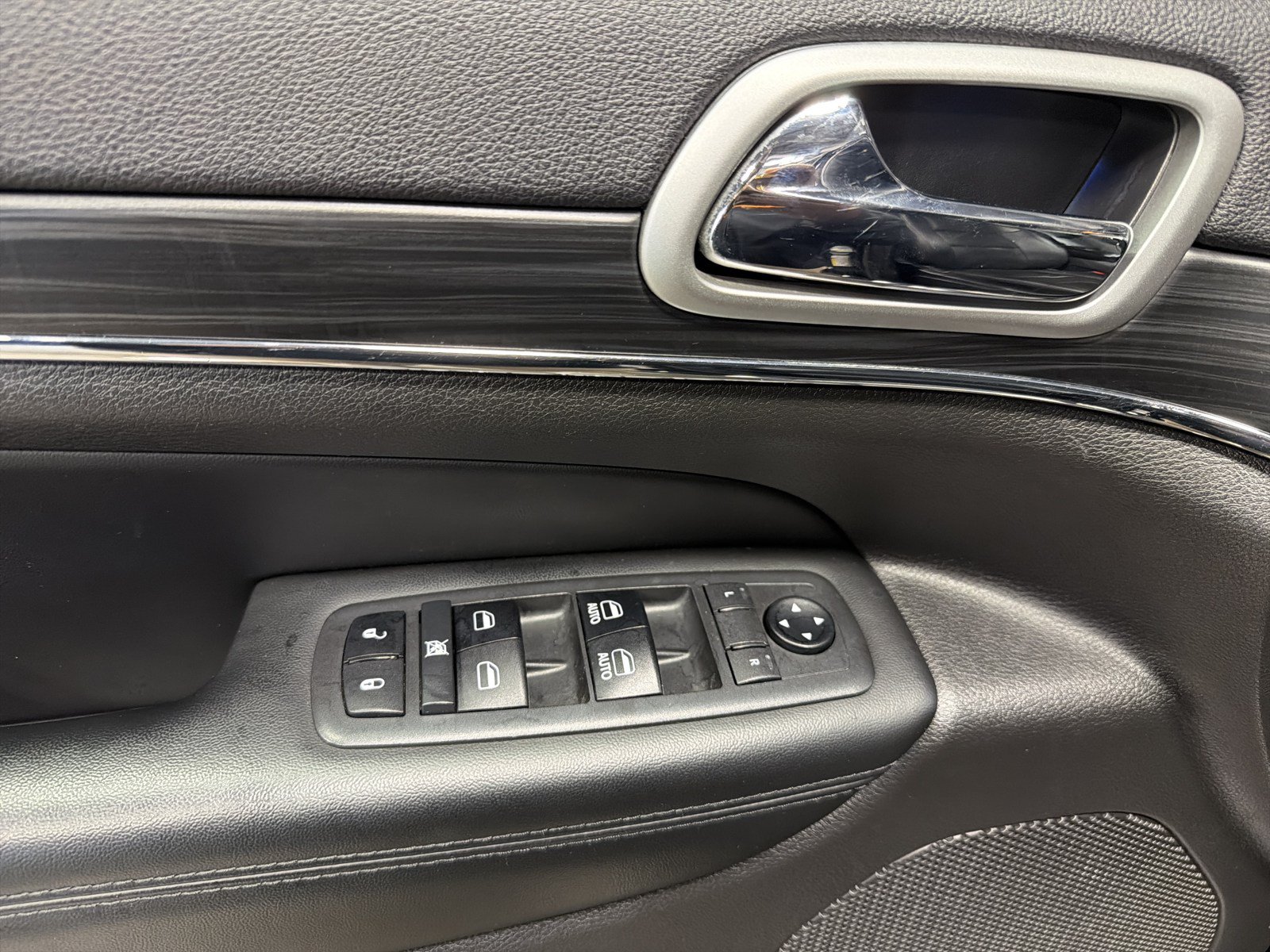 Used 2019 Jeep Grand Cherokee Limited w/ Luxury Group II AWD/4WD image 13
