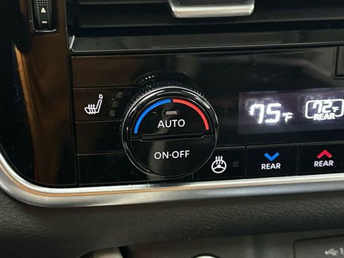 Used 2023 Nissan Rogue SL w/ SL Premium Package image 24