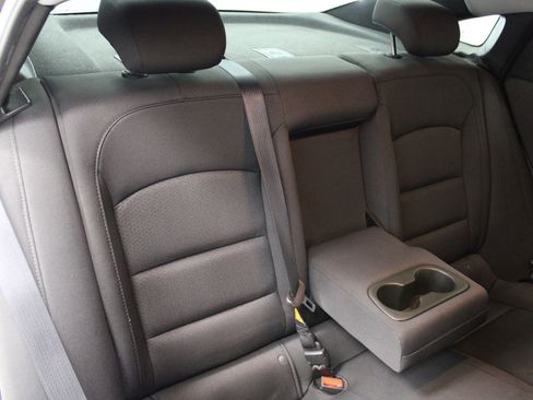 Used 2018 Chevrolet Malibu LT image 25