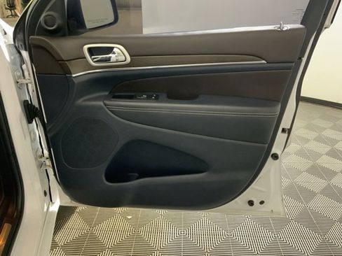Used 2015 Jeep Grand Cherokee Overland image 25